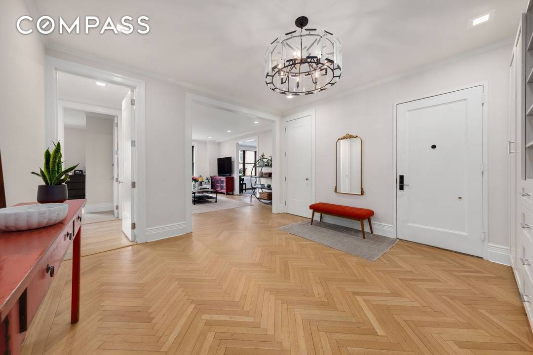 Rare Spring Offering Classic Seven Pre War Condo This coveted high floor 4 bedroom corner residence is move in ready and offers 2, 290 square feet of refined living space, ...