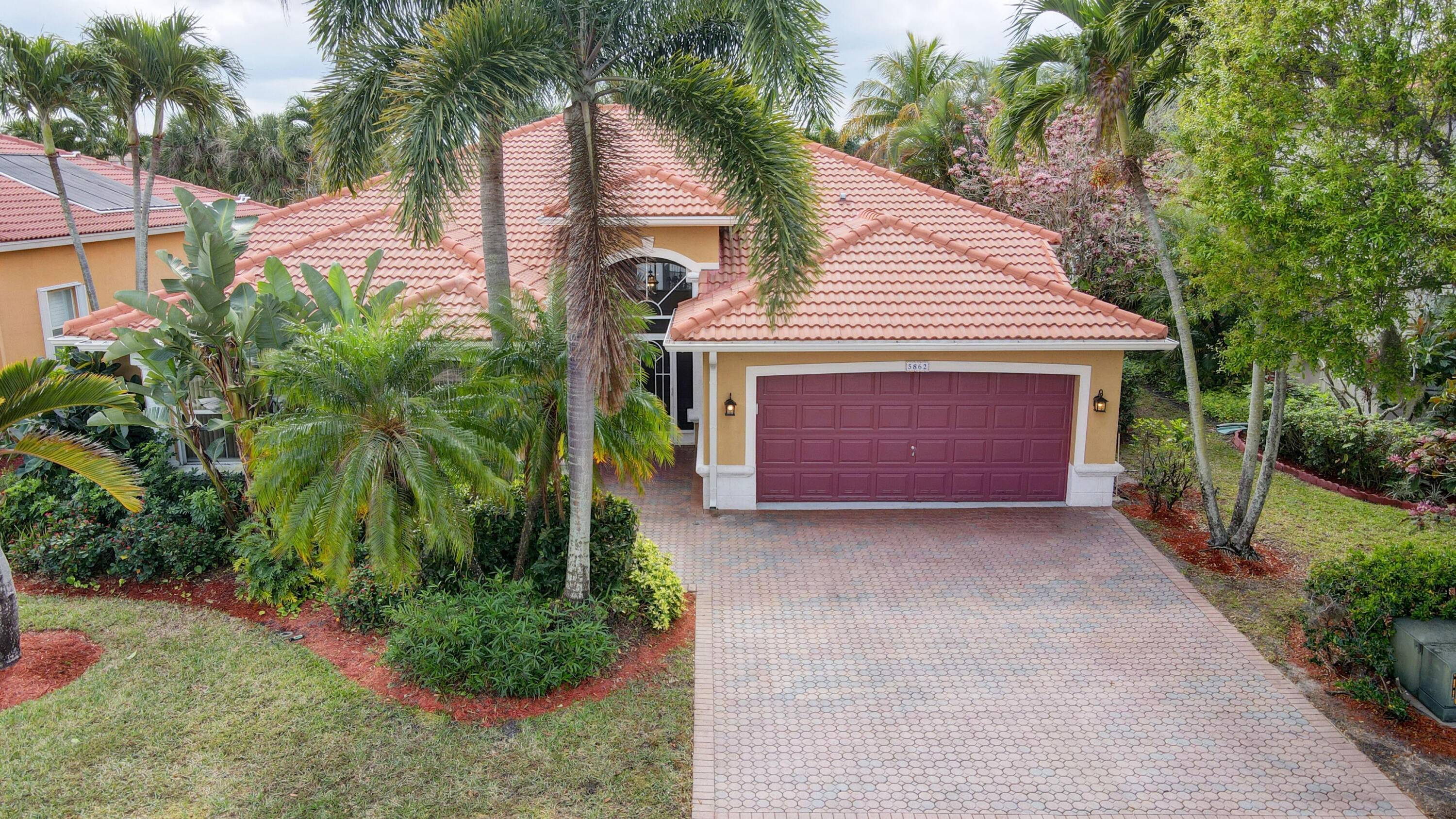 THE BEST POOL HOME WITH SPECTACULAR LAKE VIEWS AT WINSTON TRAIL !