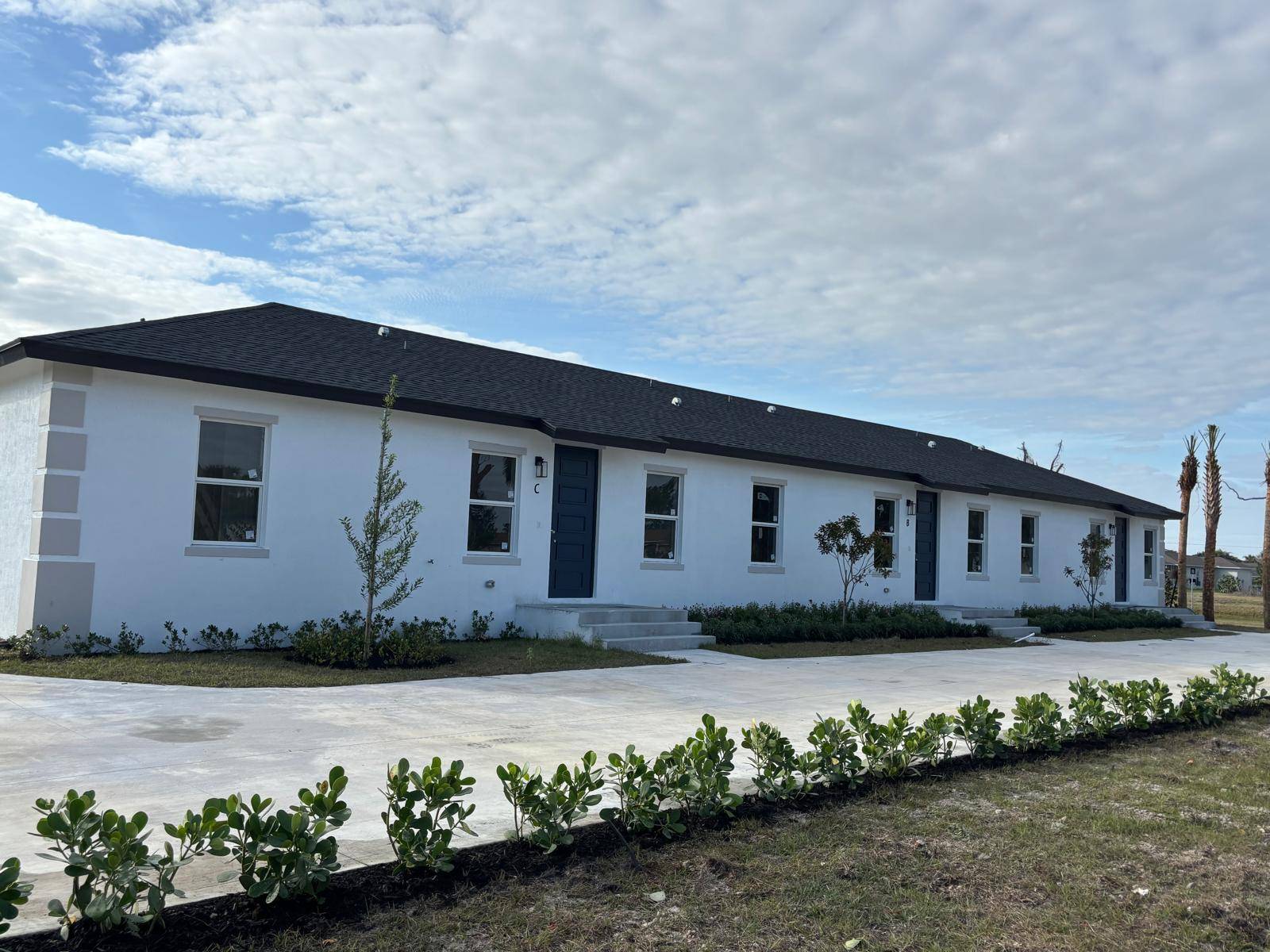 Opportunity that you cannot miss to achieve the desired financial freedom, New construction triplex with 3 bedroom units, 2 bathrooms each and covered parking on a spectacular 0.