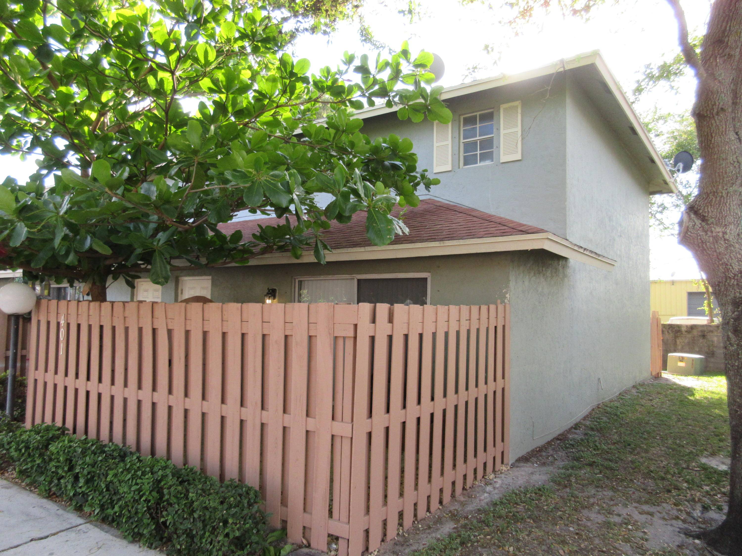 Totally renovated townhouse 3 bedroom's 2.