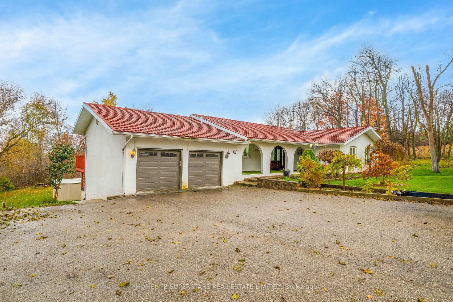LUXURIOUS BUNGLOW on 1. 7 Acres, approximately 4500sft living space, Huge Living, Dinning amp ; Family Room.