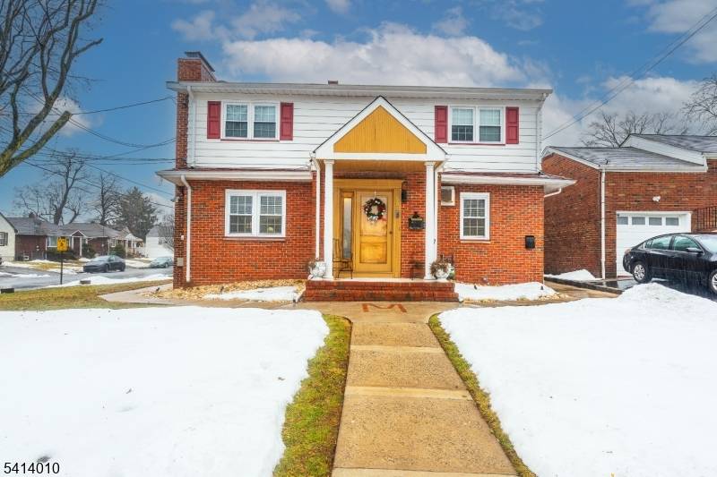 This 5 Bedroom multi family can easily convert into a mother daughter home.