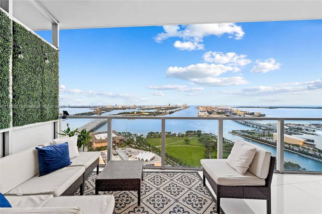 Live in luxury, with amazing unobstructed water views.
