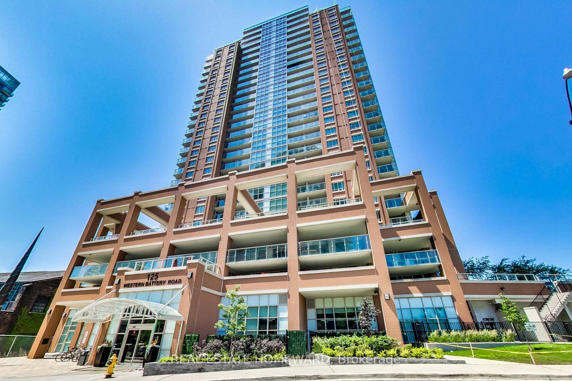 Welcome to The Tower, ideally located in the heart of Liberty Village !