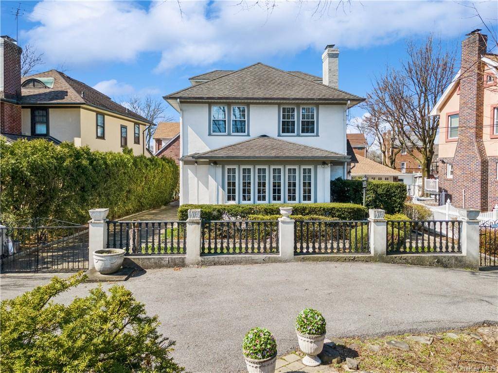 Beautiful SF home located in the country club area of the Bronx.
