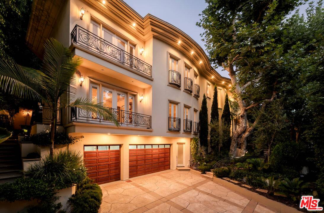 1350   Benedict Canyon Dr 6BR Beverly Hills Post Office | B.H.P.O. La
