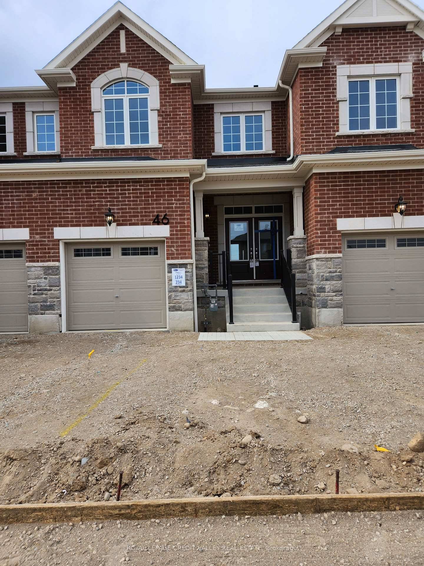 Beautiful 3 Bedroom, 2. 5 Bathroom Townhouse for Rent in a Newer Neighbourhood.