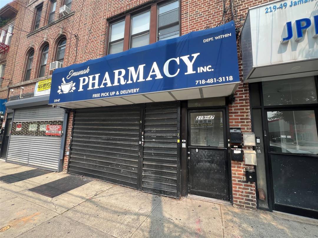 Retail space available on Jamaica Ave in a high traffic area.