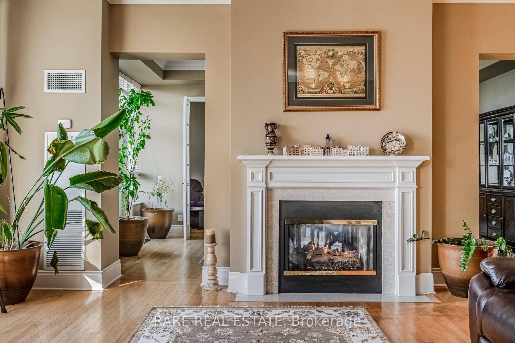 2, 680 Sqft 249 Sqm offering 3 bedrooms, 3 bathrooms, 10 ft ceilings throughout and 2 terraces facing South East giving clear, unobstructed views of the Toronto Square One skylines ...