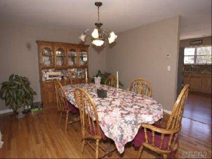 Classy Victorian in Manorville