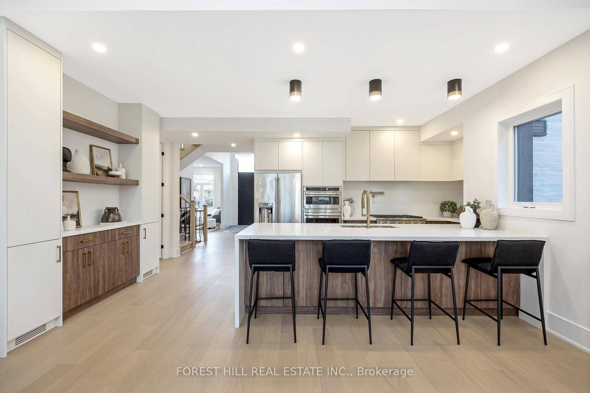 Reintroducing Kingsleigh Court, where Modern Luxury Meets Timeless Charm in the Heart of Old Milton.