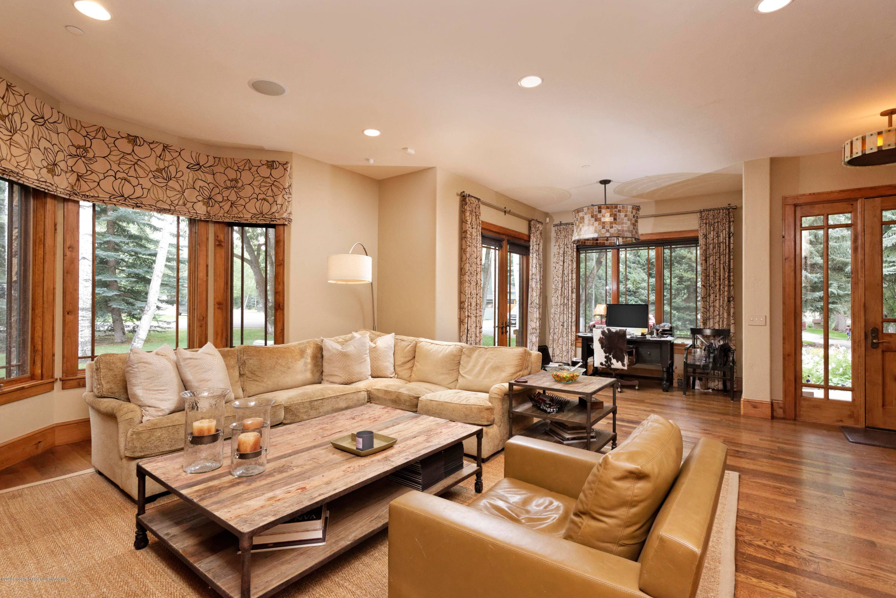 Enjoy your next Aspen vacation at this beautifully appointed four bedroom duplex located in a peaceful neighborhood off Cemetery Lane and the Aspen Golf Course.
