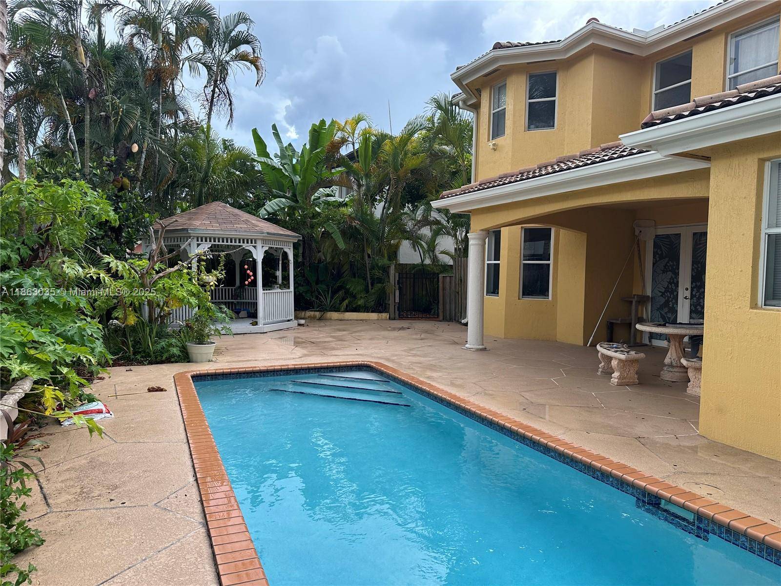 Endless Potential ! Perfect for Imaginative Buyer Investor !