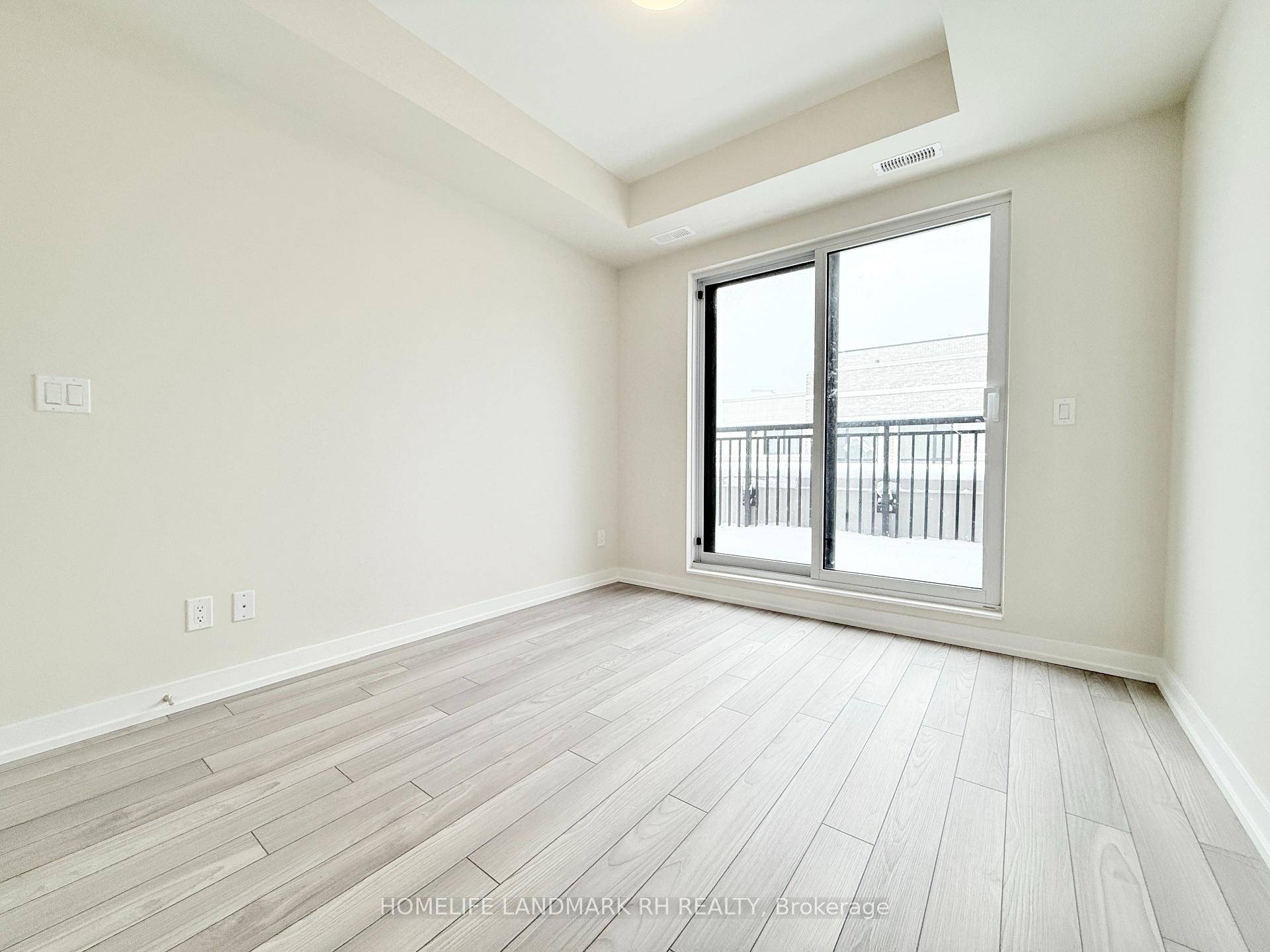 Bright amp ; Spacious Brand New Upper UnitTownhouse w large rooftop terrace in High Demand Richmond Hill location !