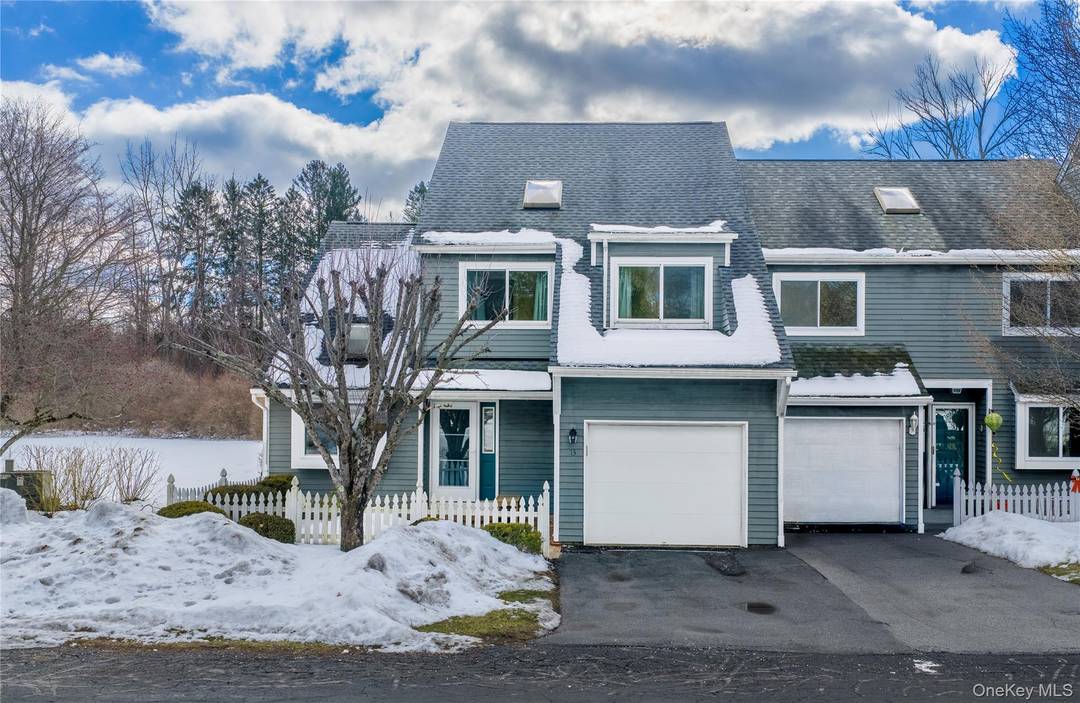 A rare find and an incredible opportunity awaits in Squire Green with this two story end unit townhome featuring the highly sought after attached garage.