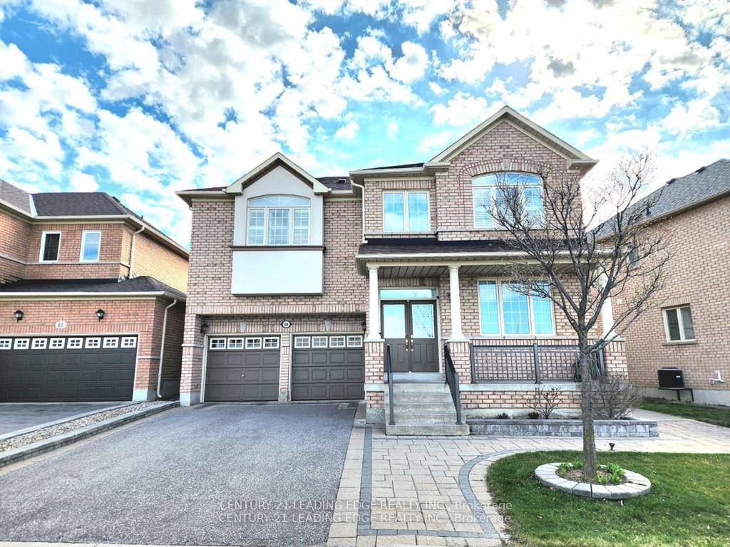 Welcome to this beautiful home in the sought after Cachet Neighbourhood.