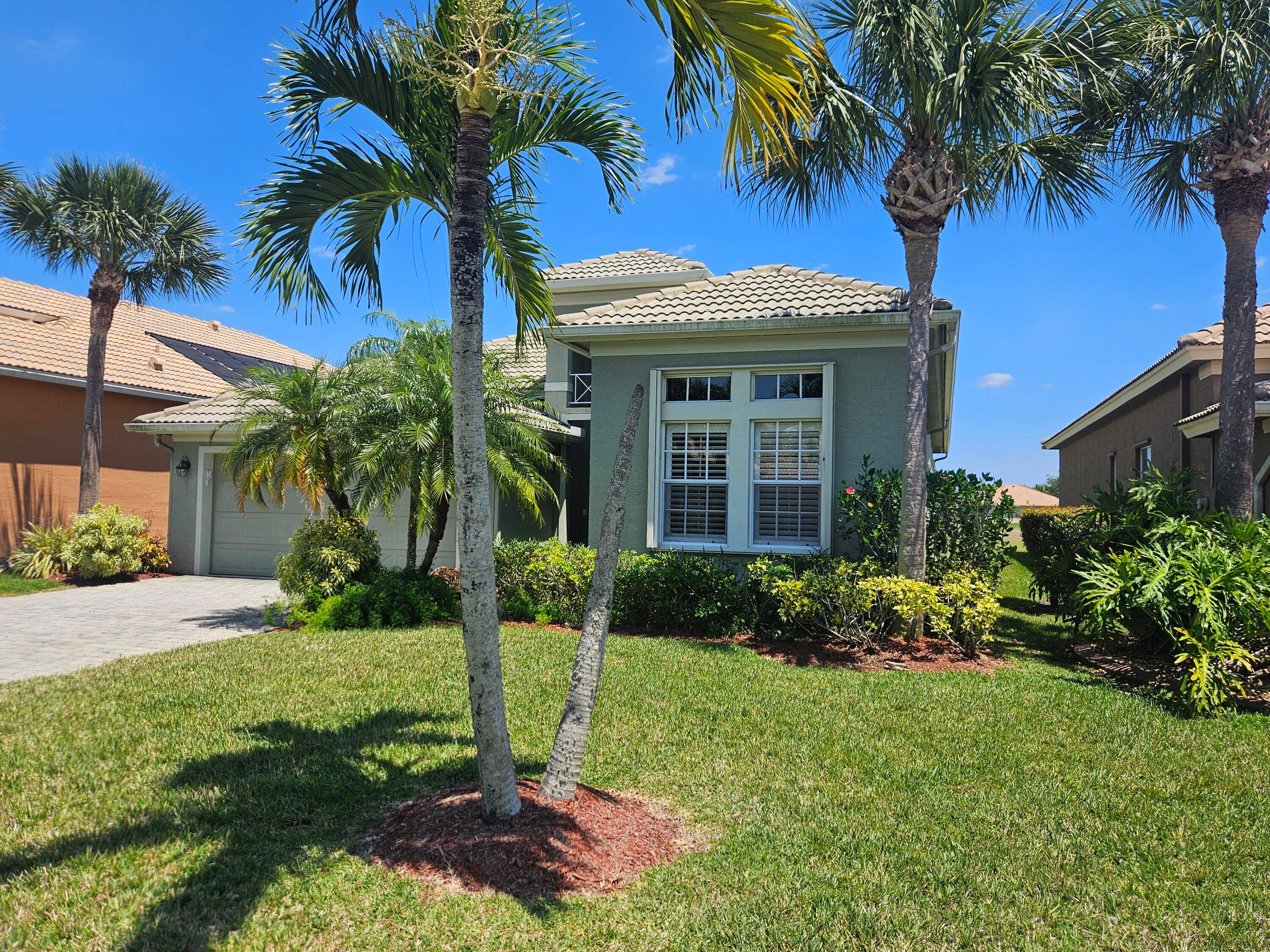 This beautiful home overlooking the 5th tee is like a model home !