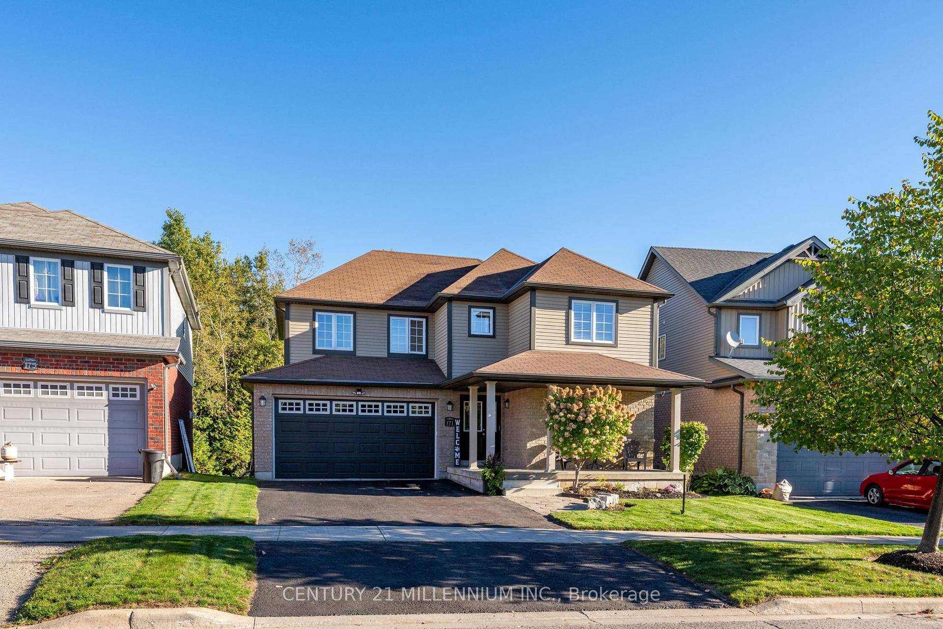 Fantastic family home, located on a quite street backing onto a greenbelt with walking paths, hardwood floors on main and second floor, with laminate flooring the basement, Eat in kitchen ...