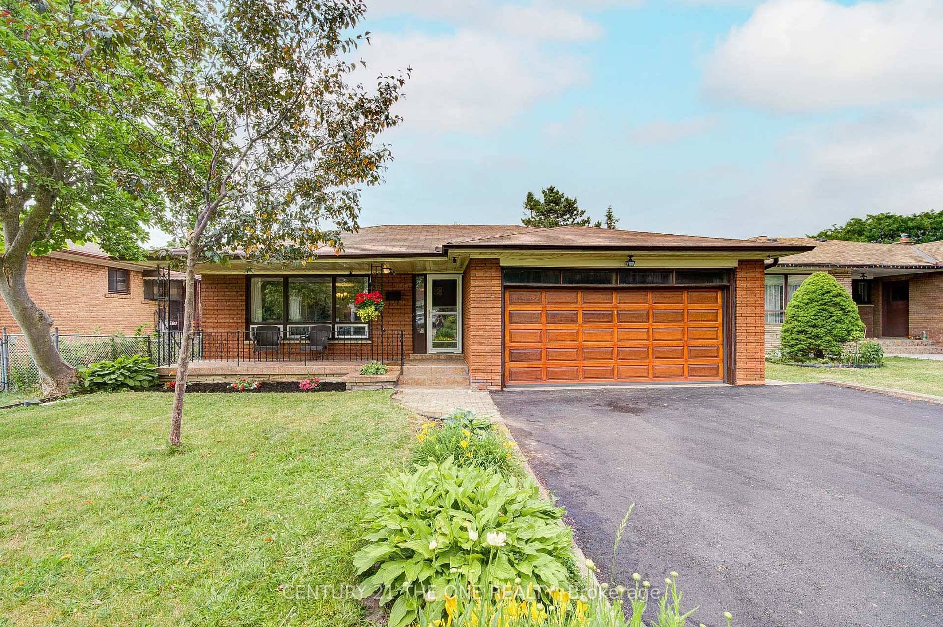 Nestled in the highly sought after Pleasant View community, this all brick 3 2 bedroom bungalow offers a fantastic layout and exceptional value.
