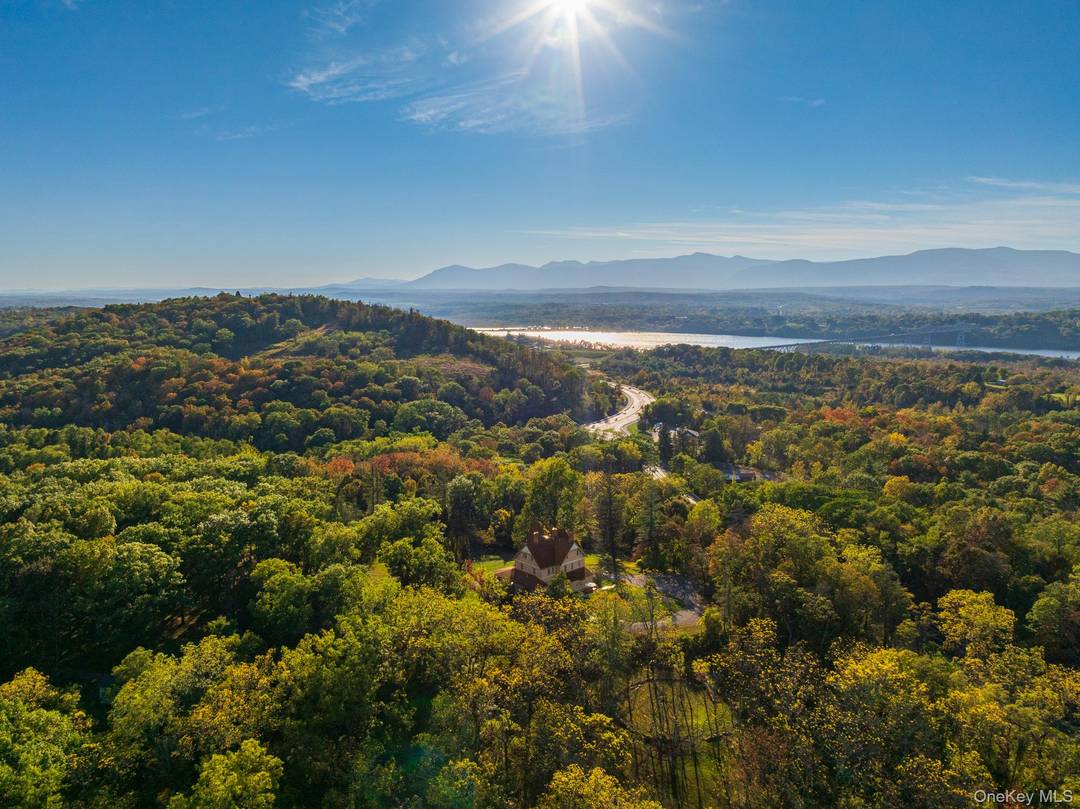 Mountain views, historic charm, hiking trails and 100 private acres, just minutes to everything Hudson.