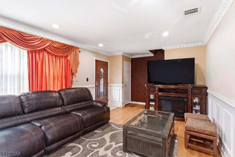 Beautifully maintained 4 bedroom 3 full bath 1 half bath home offering a spacious and functional layout in a desirable Bloomfield location.