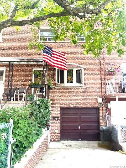 Welcome to this lovely single family brick home nestled in the Country Club neighborhood !