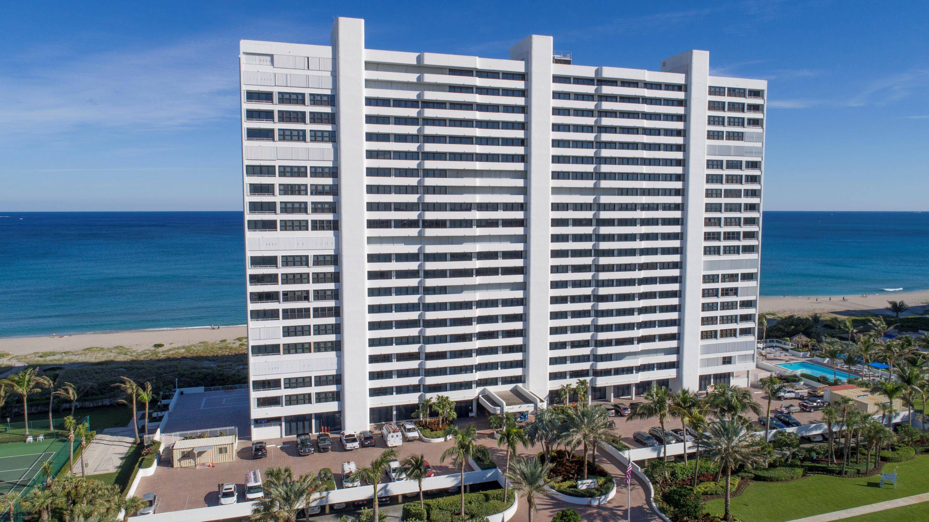 THIS 2, 351 TOTAL SQUARE FOOT PENTHOUSE, COMPLETE WITH RARE TO FIND GARAGE PARKING FOR 2 CARS, PRESENTS AN EXTRAORDINARY OPPORTUNITY TO CREATE A STUNNING RESIDENCE IN THE SKY WITH ...