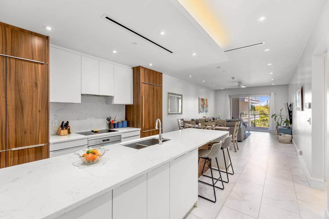 WEST BAY STREET Condo Cable-Beach New-Providence