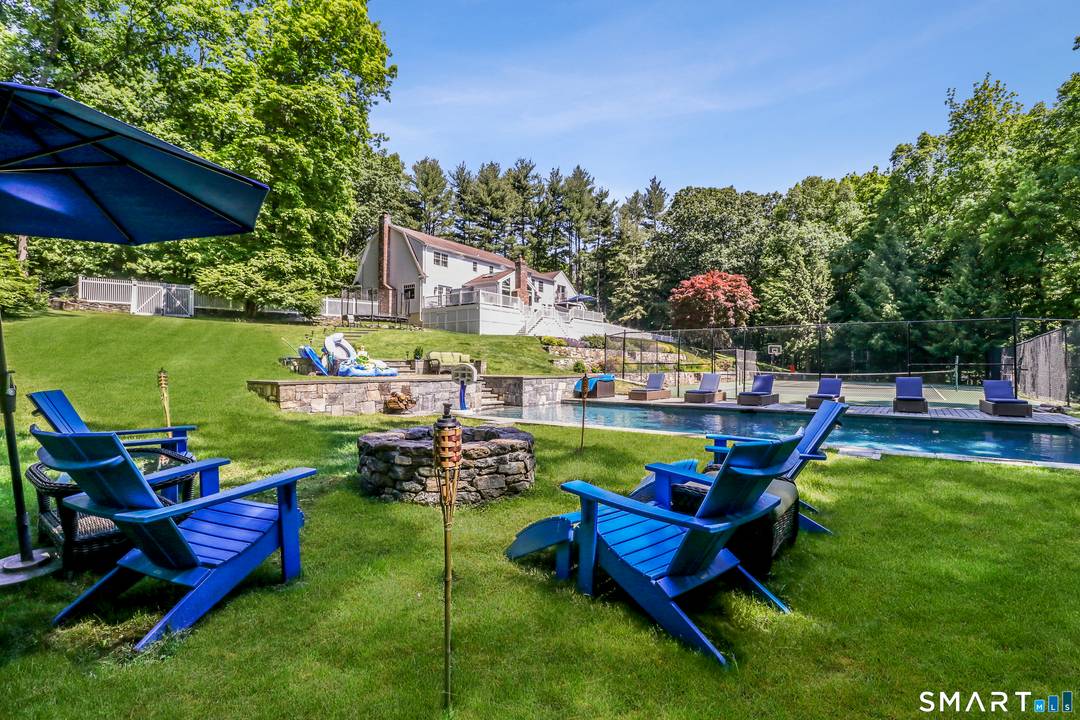 Enjoy the resort lifestyle in this beautiful home !