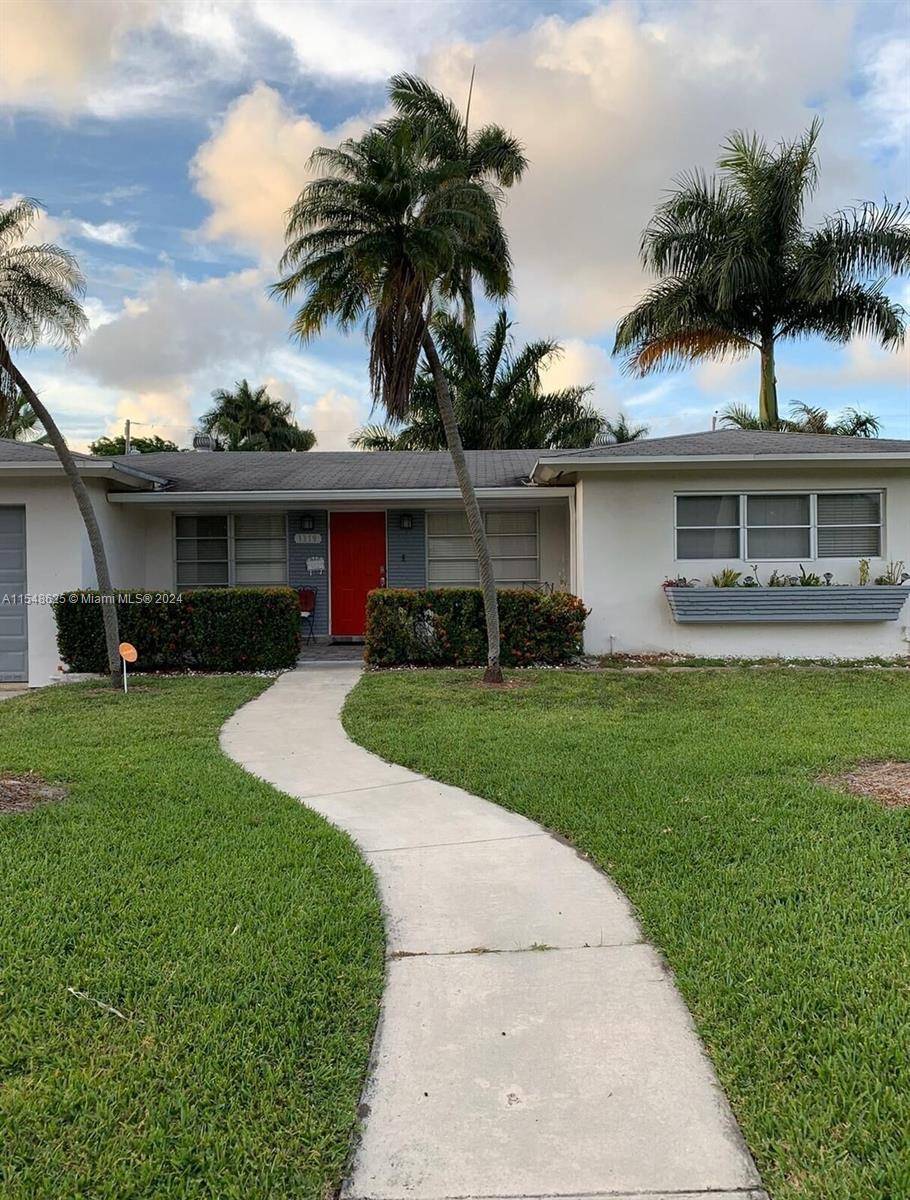 Beautiful home on an oversized lot in a great location, walking distance to the water of the Intracoastal and next to the Golf Course.