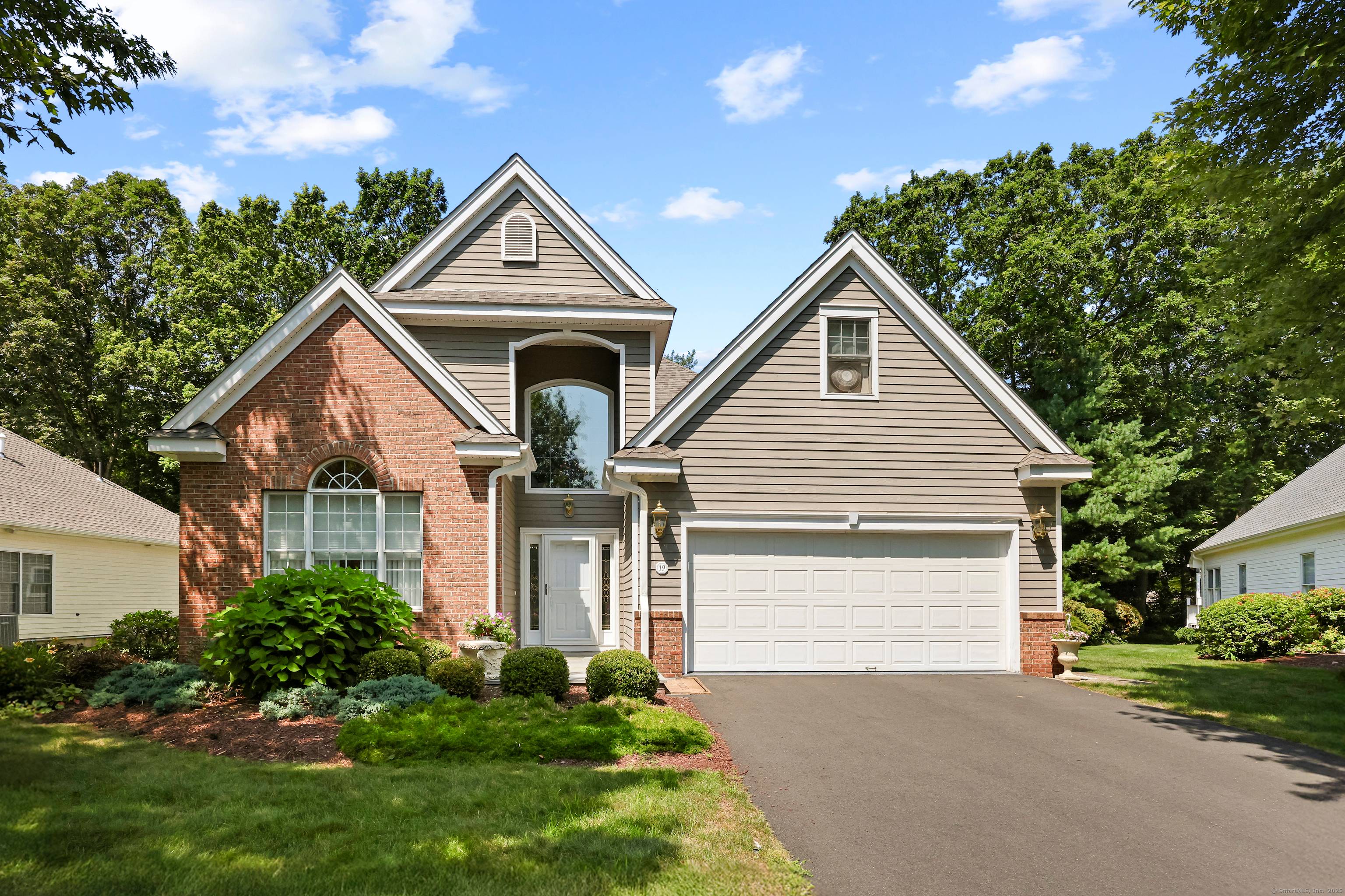 Step into your own one level Ritz Carlton at 19 Worthington Drive an impeccably maintained, single family detached home nestled within the highly sought after Edgewood Estates 55 Community in ...