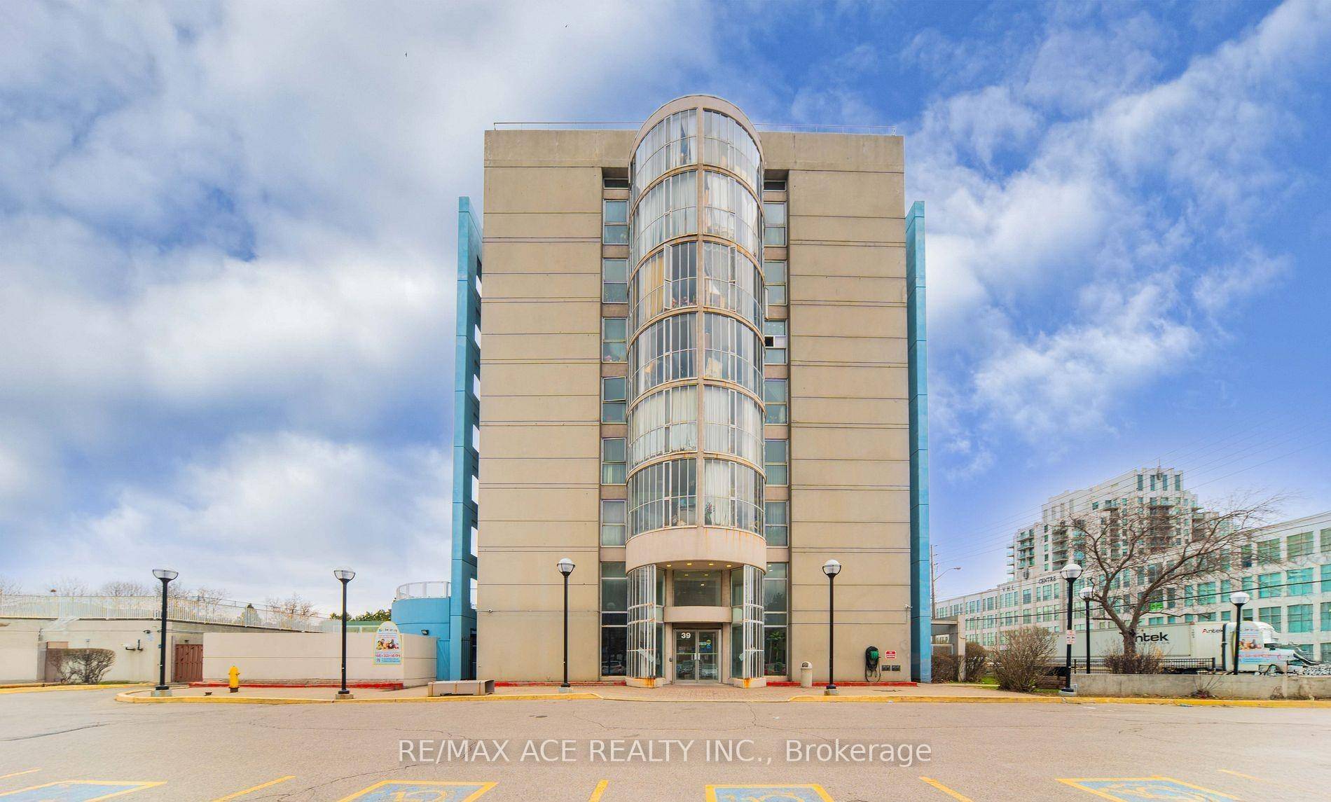 Step into your ideal home with this bright and spacious 1 bedroom large den unit, perfectly situated in the heart of Central Scarborough !