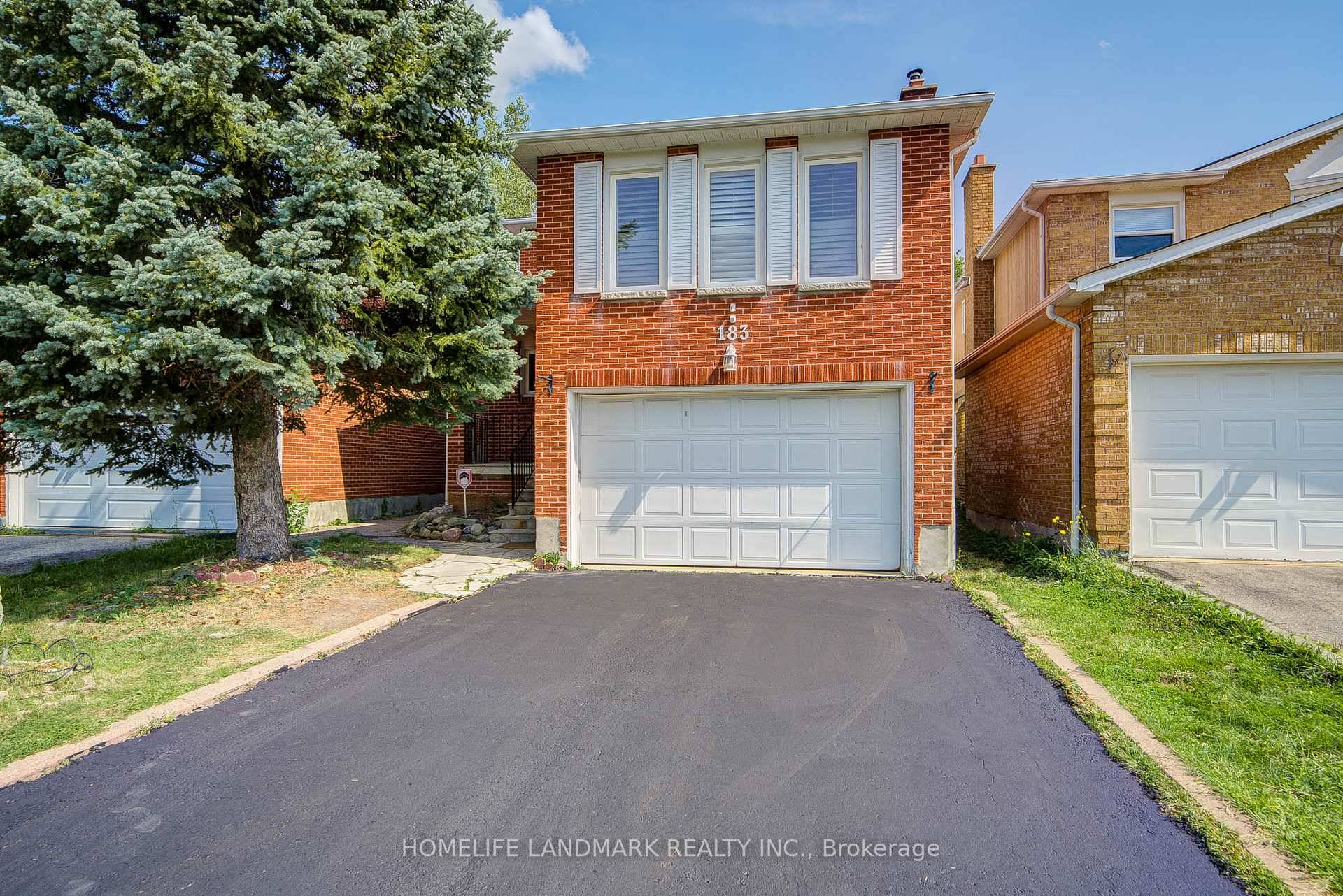 Welcome to this beautifully maintained detached home in the heart of Richmond Hill !