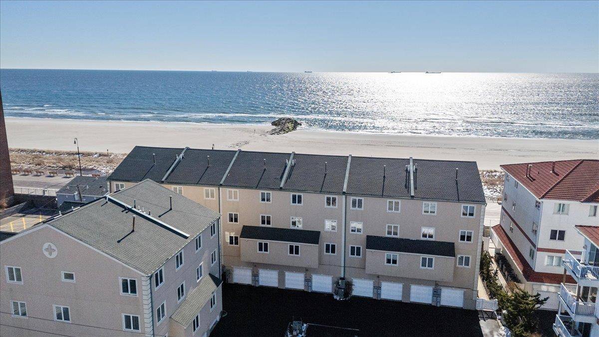 Yearly Direct Oceanfront Townhouse Rental Long Beach, NY Live where every day feels like a vacation in this stunning Oversized 3 Bed 4 Bath direct oceanfront townhouse located in one ...