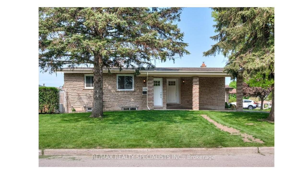 Cozy Detach Bungalow located in a Quite Neighbourhood Offers Lower Level Unit with 1 Bedroom and 1 Bath.