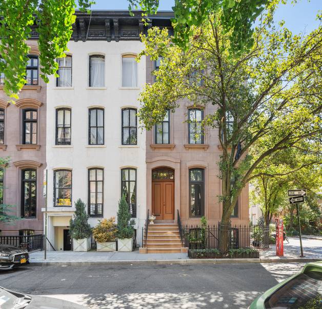 THE RAREST OF OFFERINGS Nearly 85 of street frontage in the heart of the West Village.