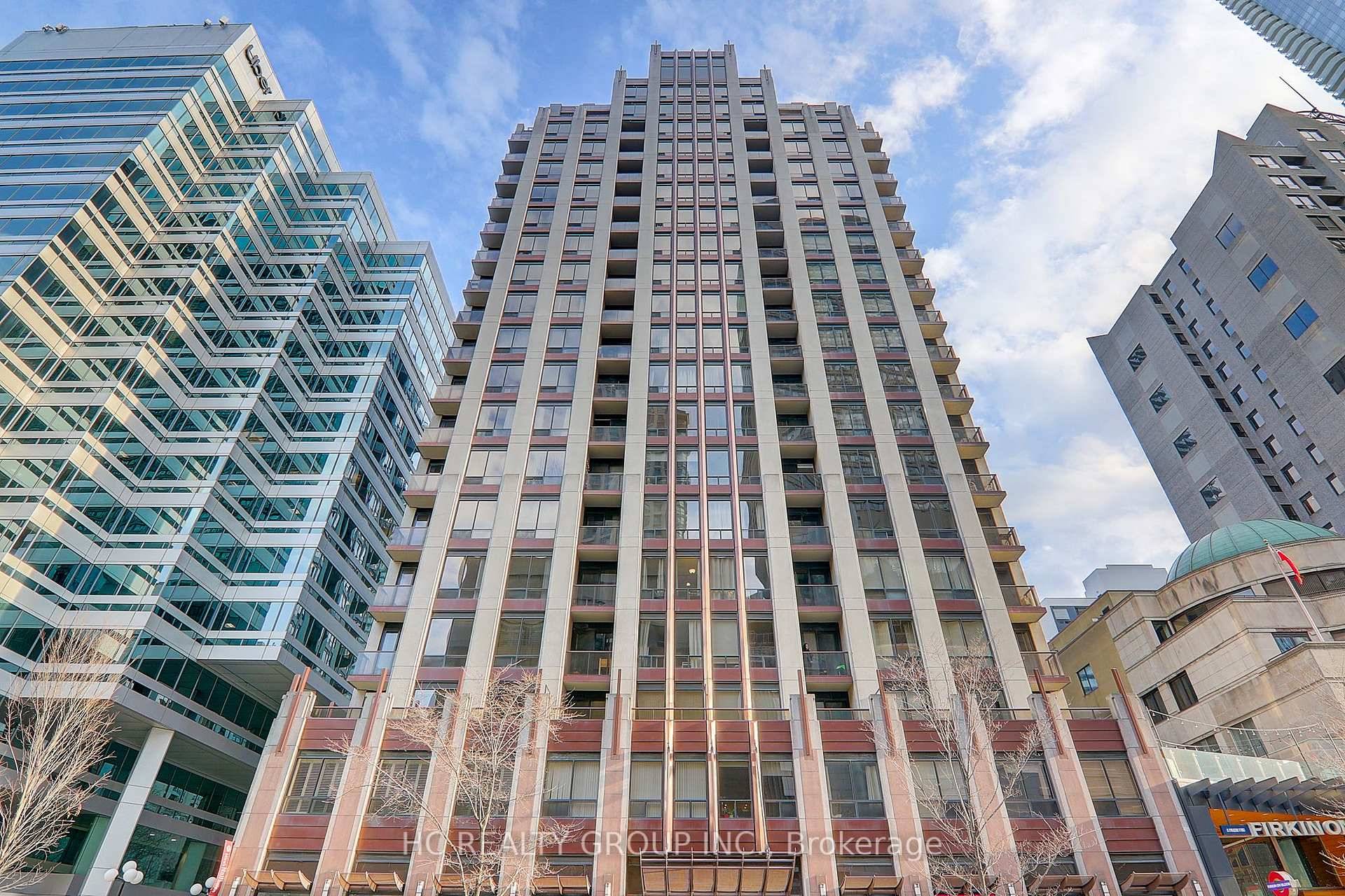 Spacious One Bedroom Plus A Good Size Den That Can Be Used As A Guest Bedroom Very Functional Layout At Elegant 85 Bloor East.
