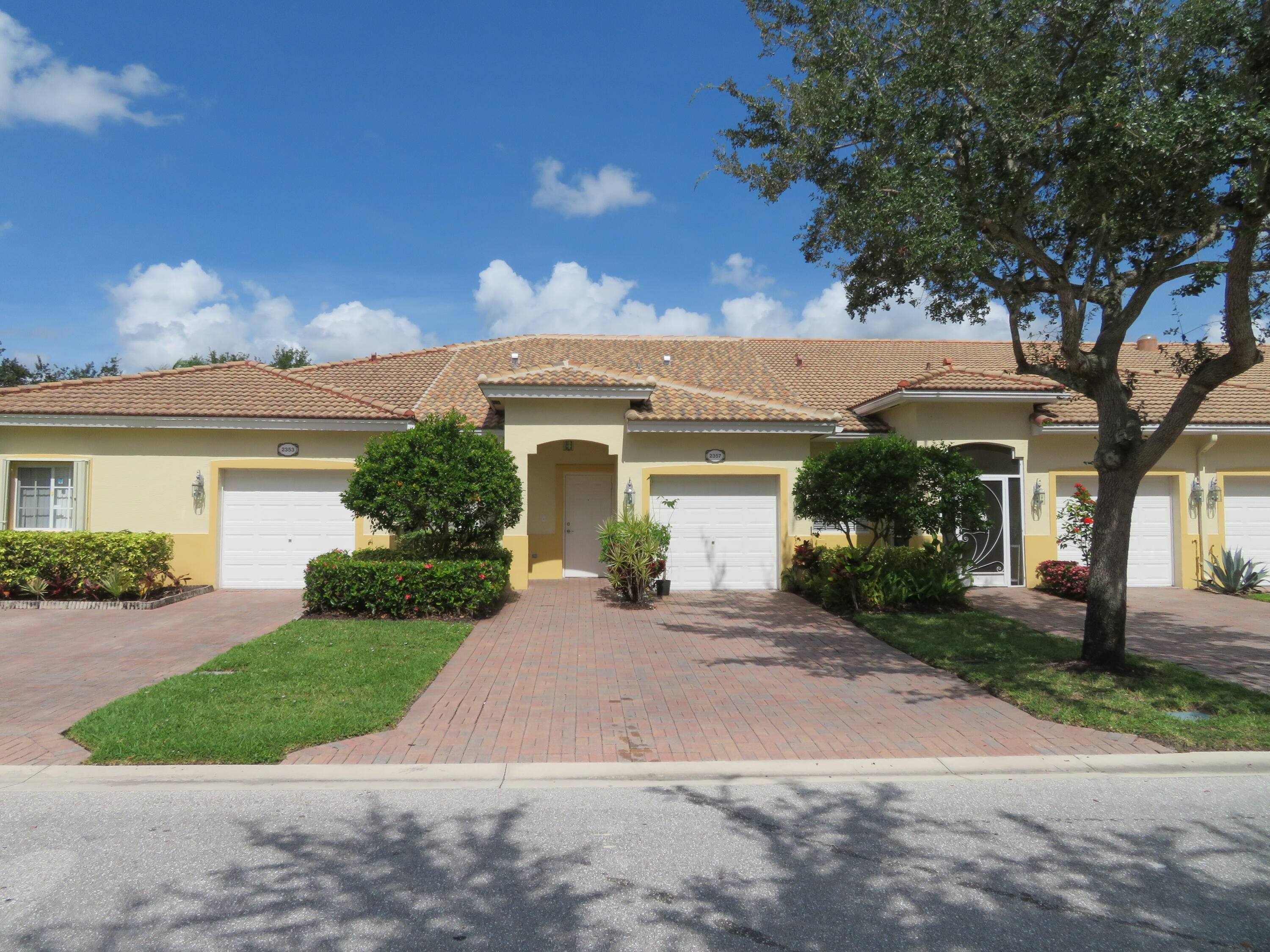 Welcome to 2357 Windjammer Way a beautifully maintained 2 bedroom, 2 bathroom villa in the sought after community of Baywinds.