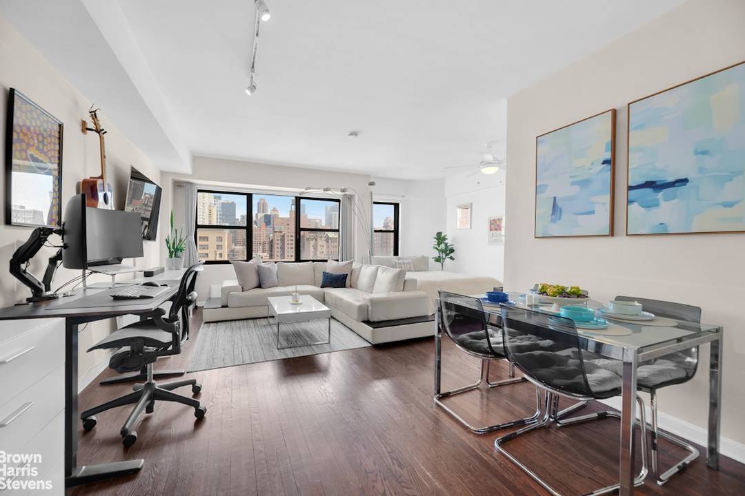 High Floor Alcove Studio with High Ceilings and Open Views Spacious and Sun flooded Alcove Studio with Open Views !