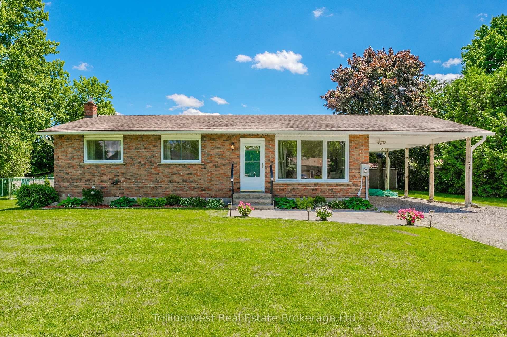 Welcome to your dream home in the quaint village of Princeton !