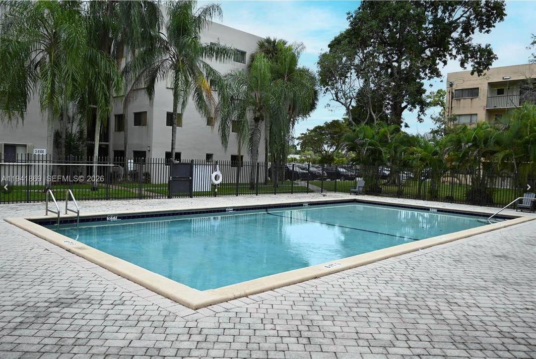 Beautifully remodeled 3 bedroom, 2 bath apartment located in the heart of Kendall within the highly desirable Horizons West community.