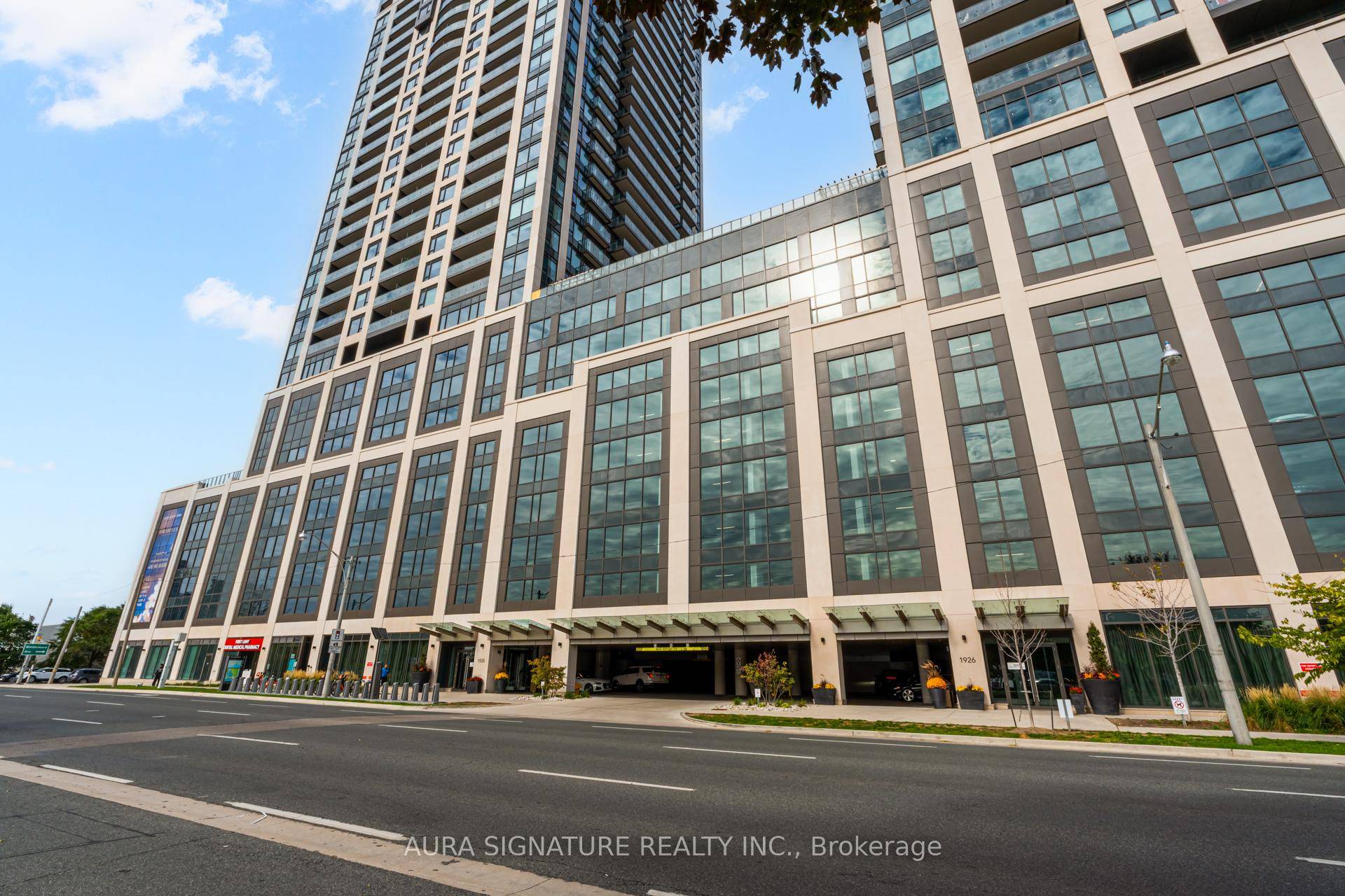 Welcome to Suite 2205 at the Mirabella Condominium, Where Luxury And Comfort Blend Seamlessly.