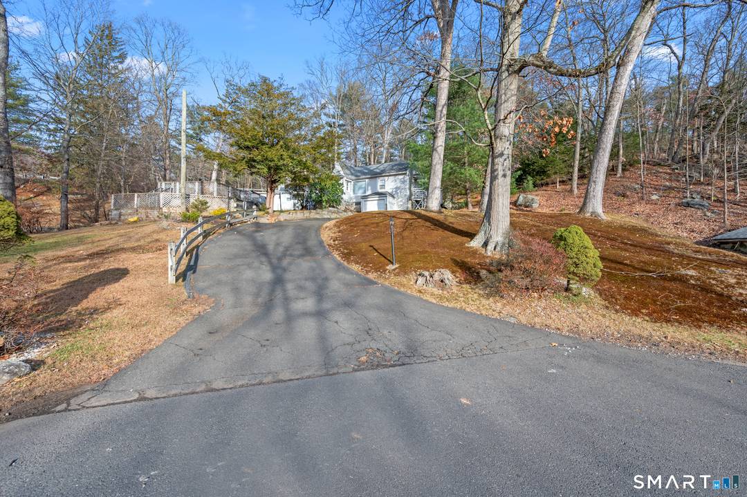 4 UNITS IN MIDDLEBURY NOT ONLY NEXT TO IMPOSSIBLE TO FIND, BUT UNBELIEVABLY PRICED AT 599900 !