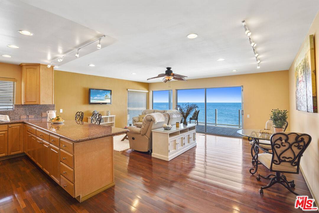 25200 Malibu Rd 2BR Malibu La