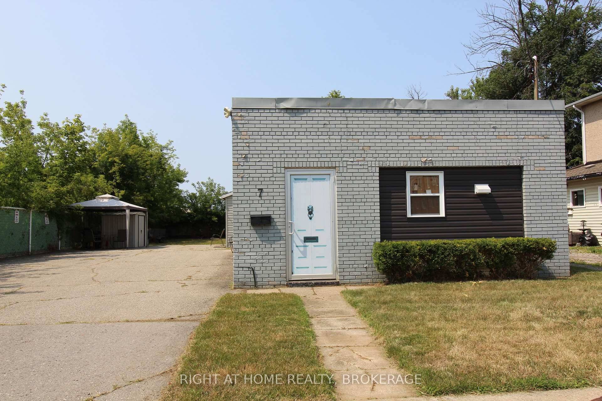 BEST PRICED TRIPLEX IN THE CITY.