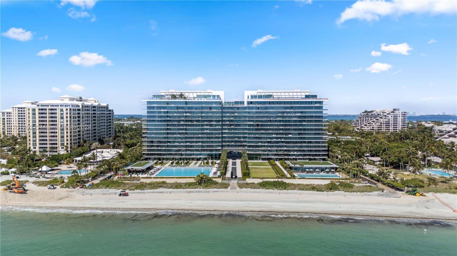 Live or invest in a luxurious haven nestled in the heart of Key Biscayne.