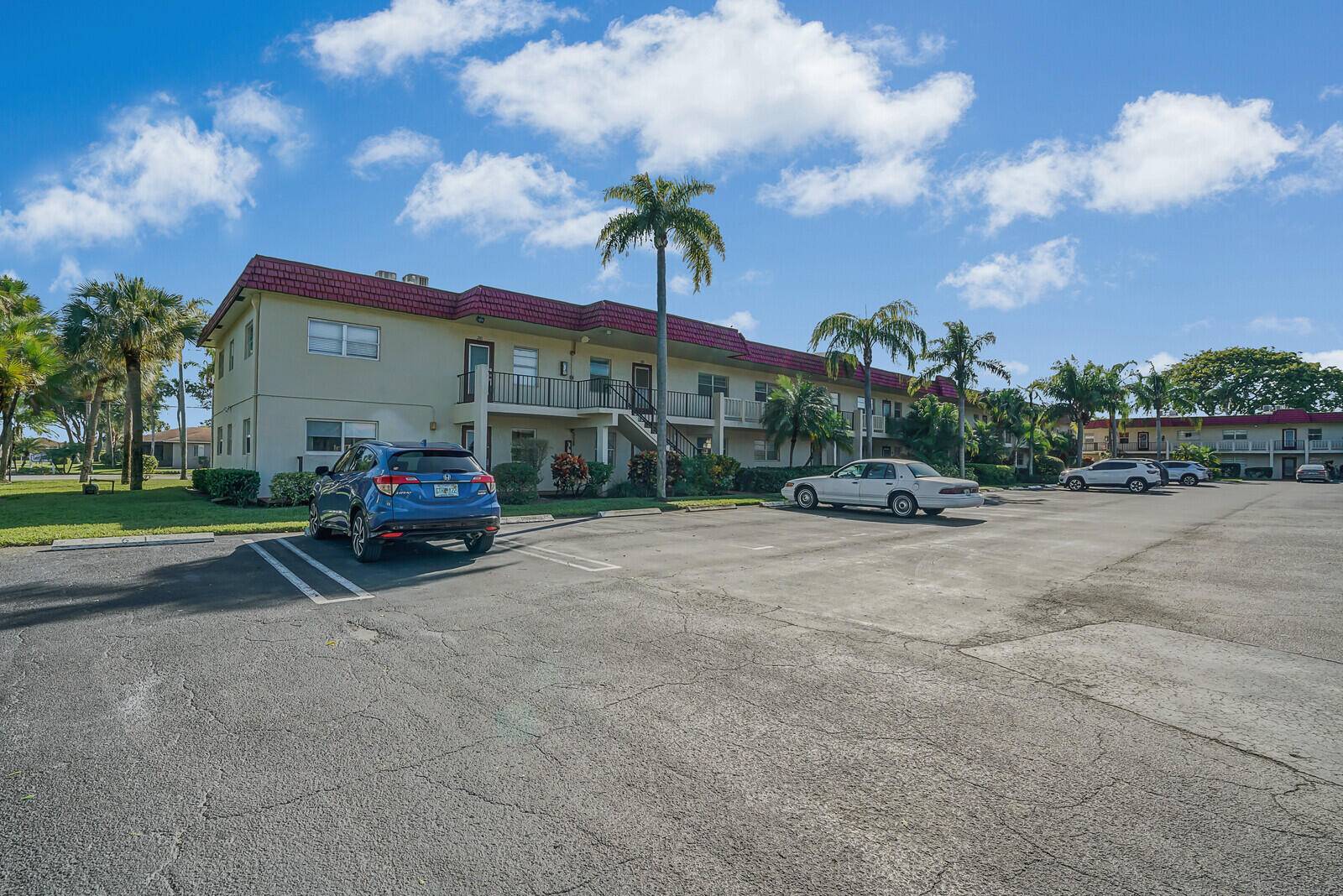 2BR 2BA unit in Abbey Village located in the Villages of Oriole.