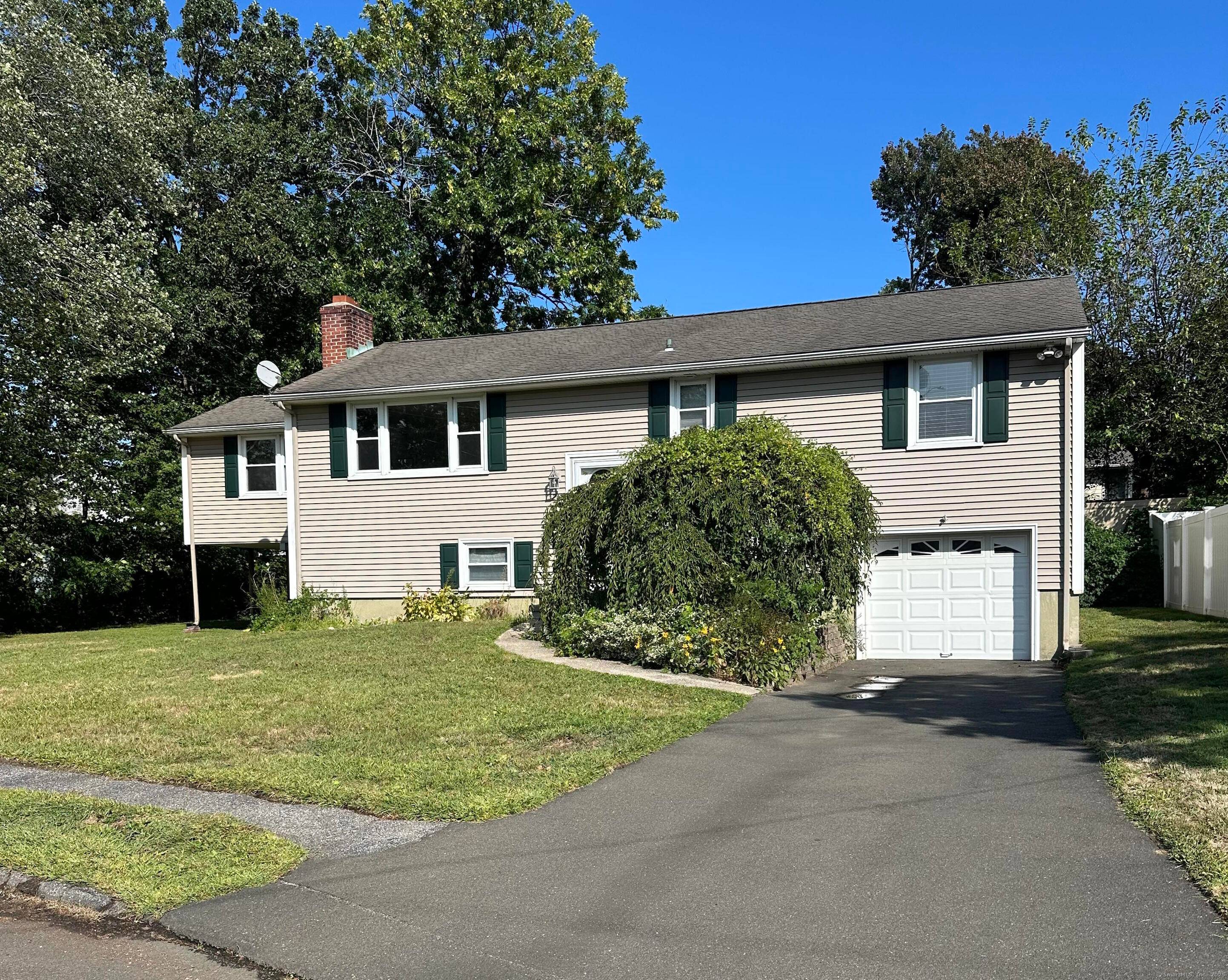 Immaculate 3 bedroom 2 full bath home on Cul de Sac !