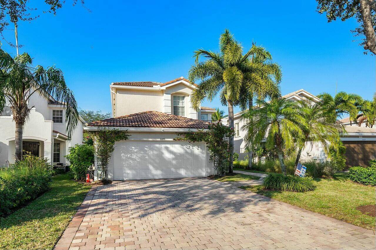 Easy to Show ! Welcome to your private lakefront oasis in the highly desirable Canyon Lakes Community.