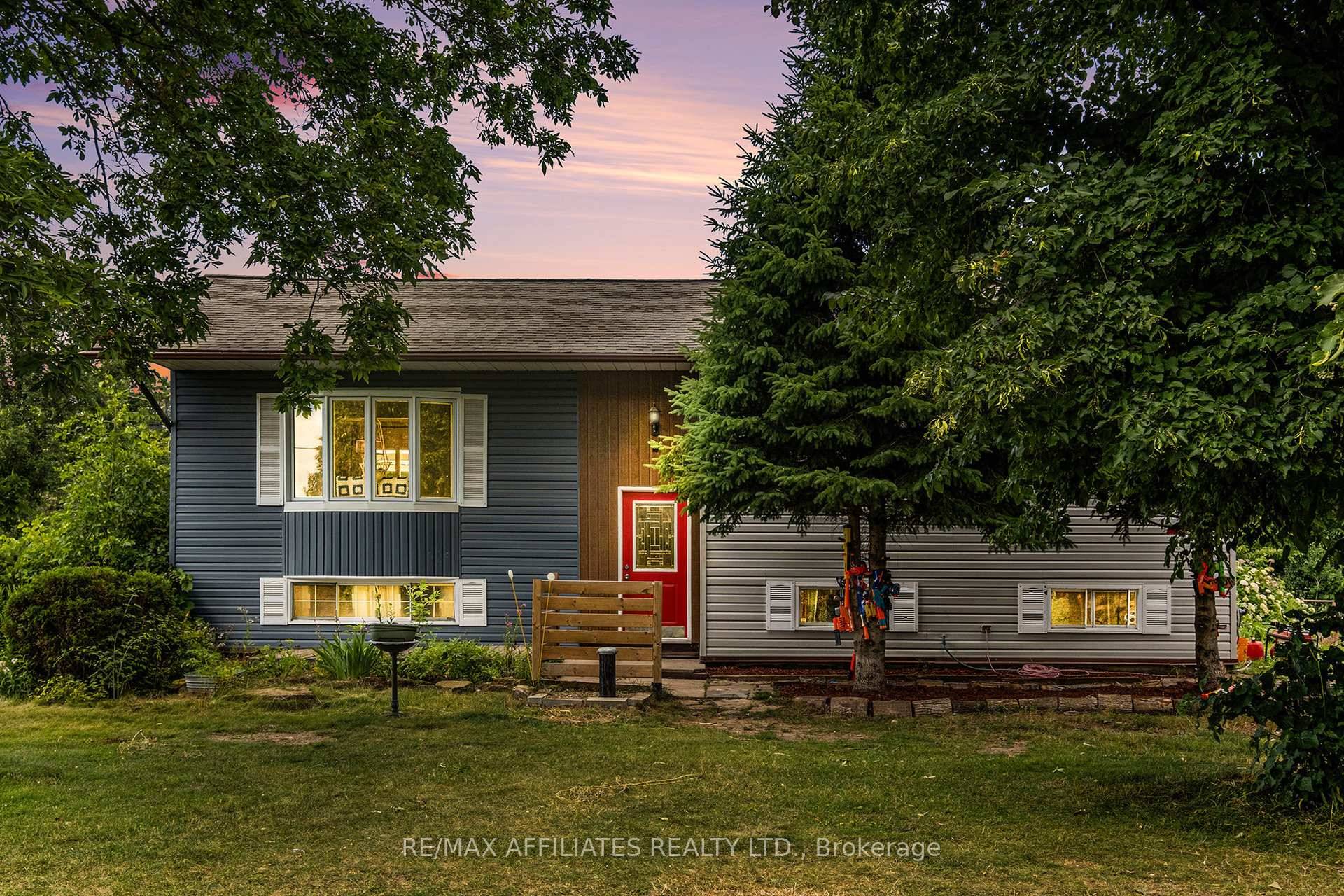 Charming Country Hi Ranch on Nearly 1 Acre !